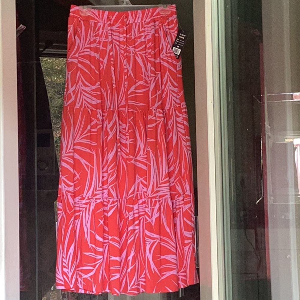 Robert Louis Tropical Skirt. NWT. Sz M.